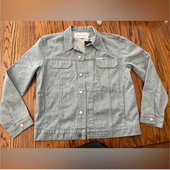 Calvin Klein Jeans Mens Large Light Blue Denim Trucker Jacket Embroidered NWT - Picture 1 of 13